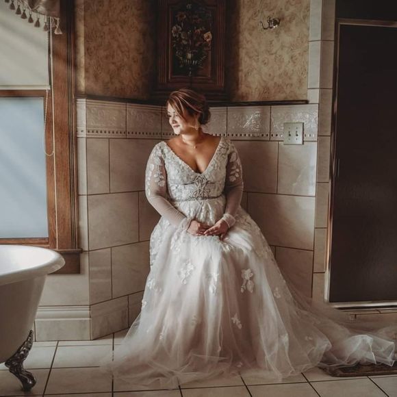 Meet your Posher, Alyssa - Picture 1 of 1